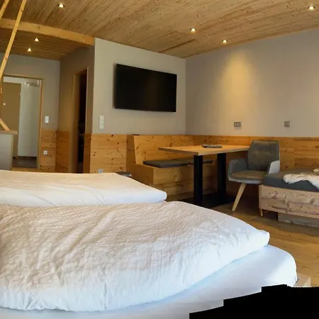 Gaestehaus Edlhuber Bed & Breakfast