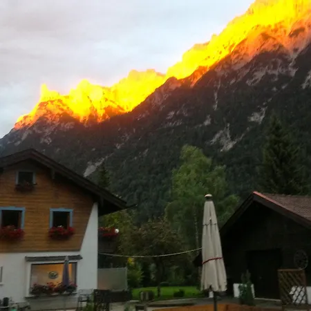 Alojamento de Acomodação e Pequeno-almoço Gaestehaus Edlhuber Mittenwald