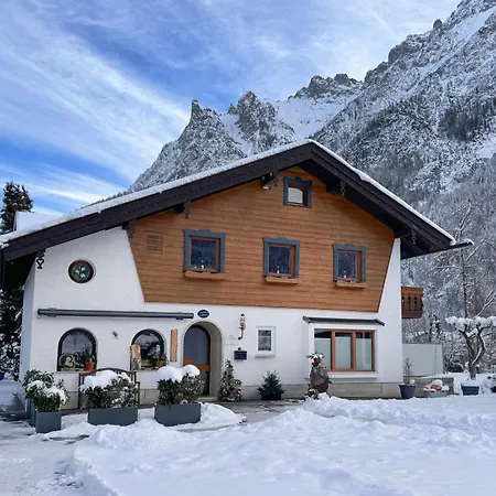 Gaestehaus Edlhuber Bed & Breakfast Mittenwald
