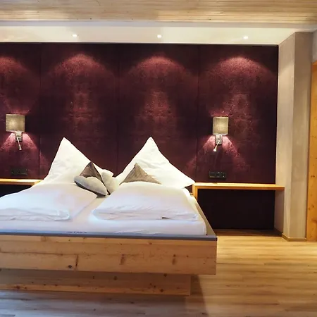 Gaestehaus Edlhuber Bed and Breakfast Mittenwald