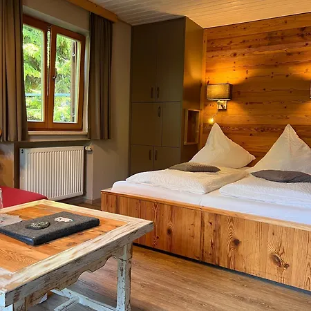 Gaestehaus Edlhuber Bed and Breakfast