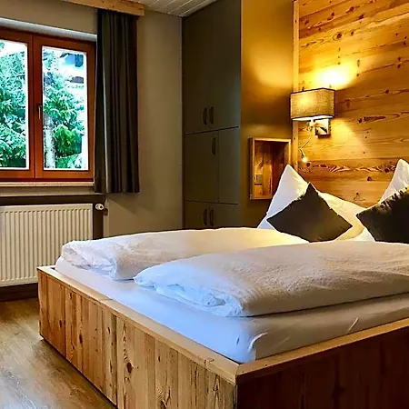 Alojamento de Acomodação e Pequeno-almoço Gaestehaus Edlhuber Mittenwald
