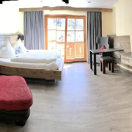 Gaestehaus Edlhuber לינה וארוחת בוקר מוטנוואלד