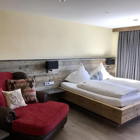 Gaestehaus Edlhuber Bed & Breakfast Mittenwald