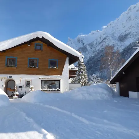 Gaestehaus Edlhuber Bed and Breakfast Mittenwald