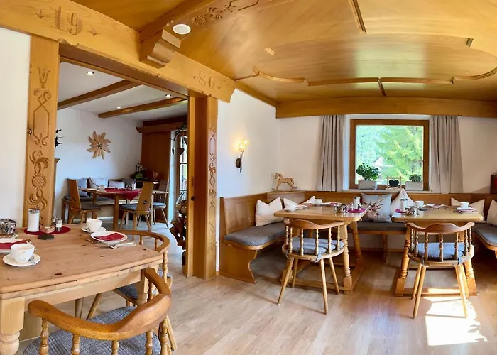 ベッド・アンド・ブレックファスト Gaestehaus Edlhuber ミッテンヴァルト
